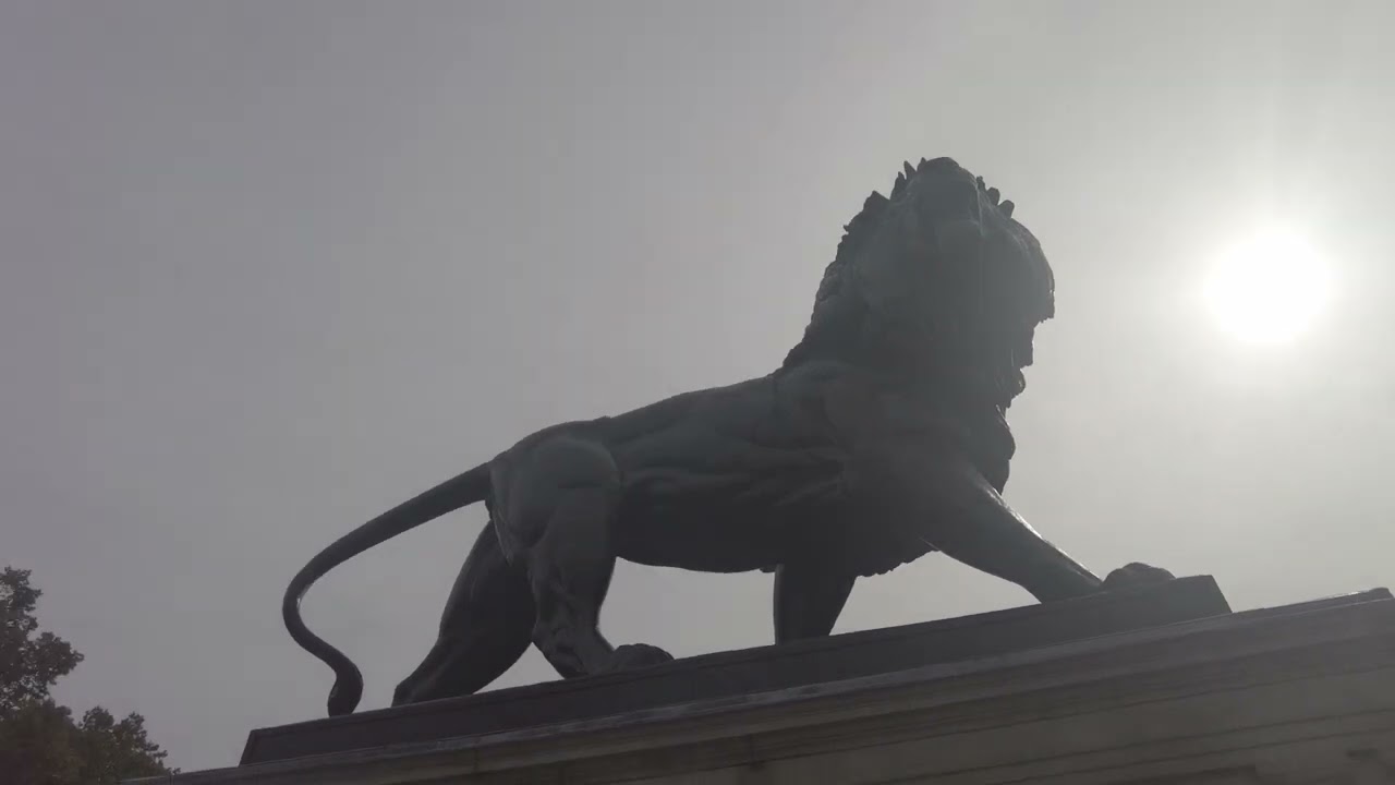 Reading UK: Walk around downtown, Forbury Gardens, Abbey Ruins, the Oracle mall