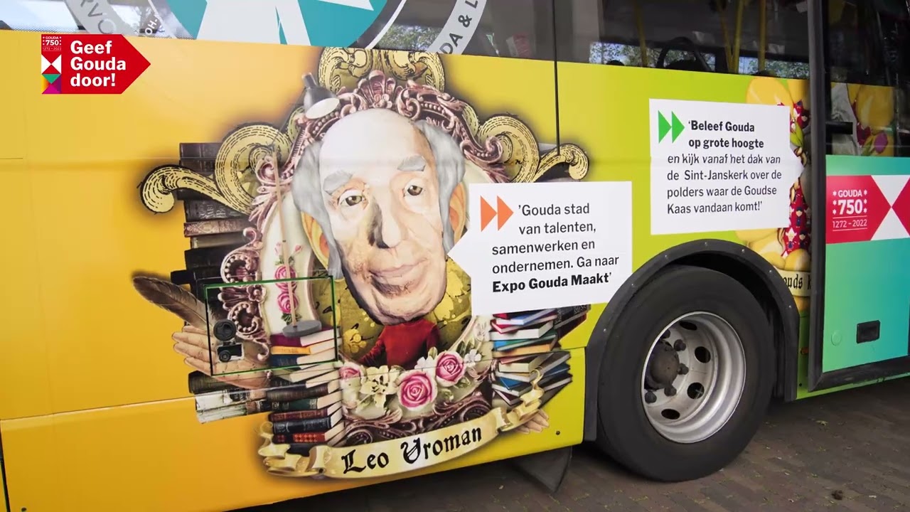 Goudse Verhalen lezen in een Arriva-bus