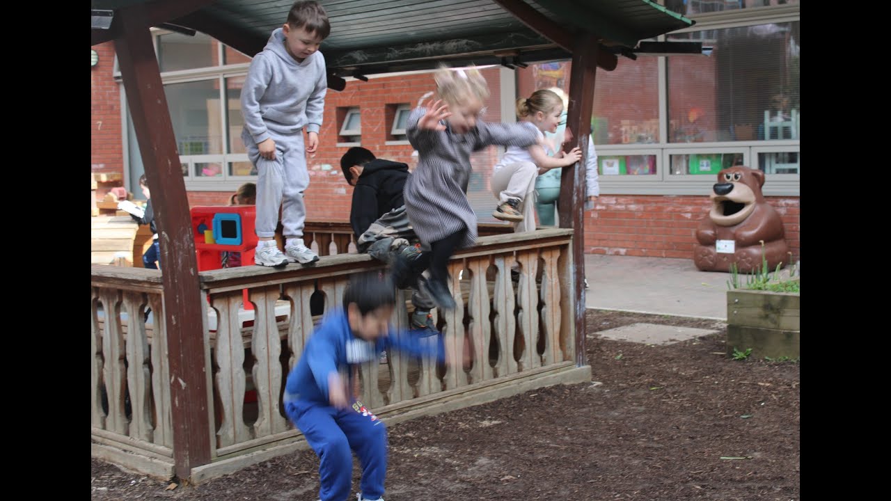 Early Years Artist Residency: Boghanna Báistí Beaga