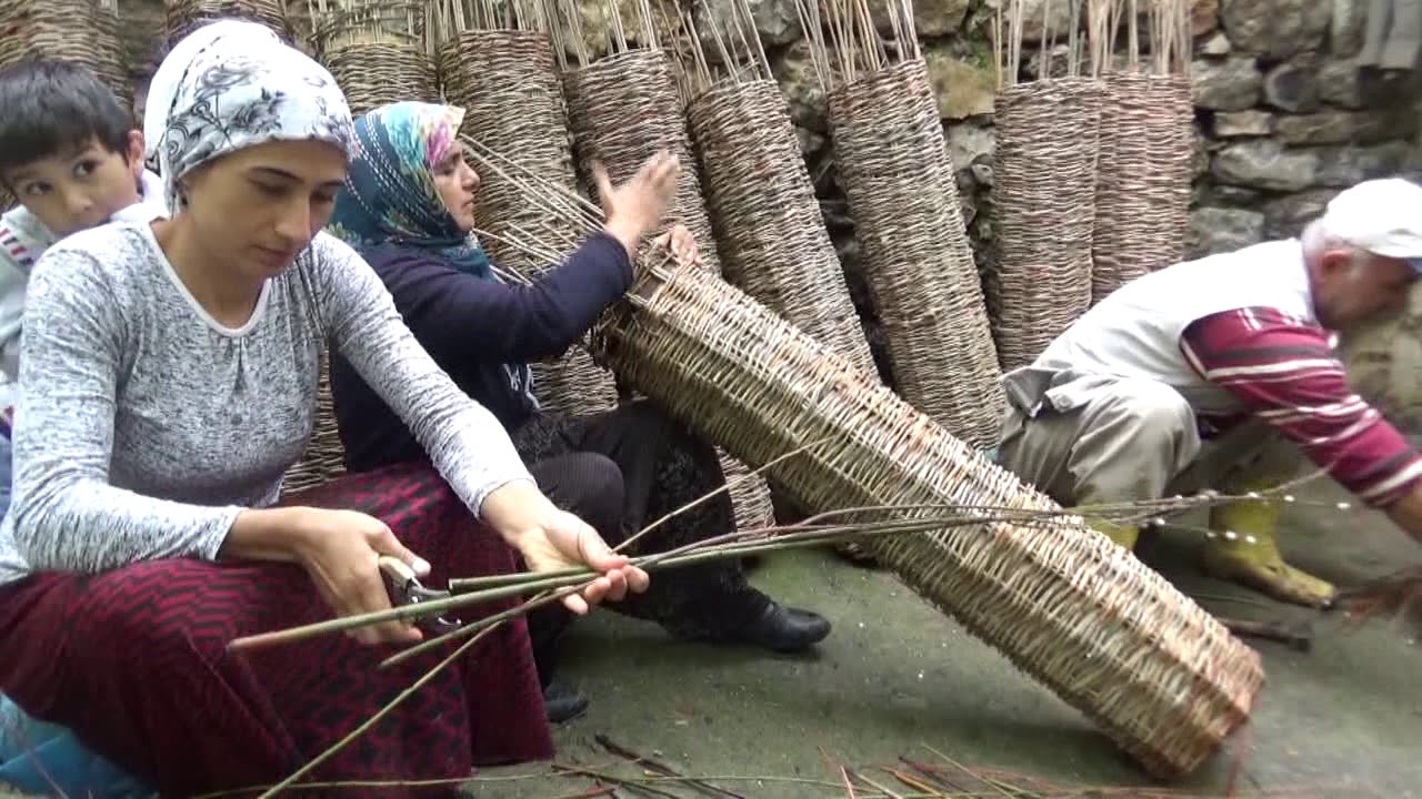 Karakovan balı için sepet üretiyorlar
