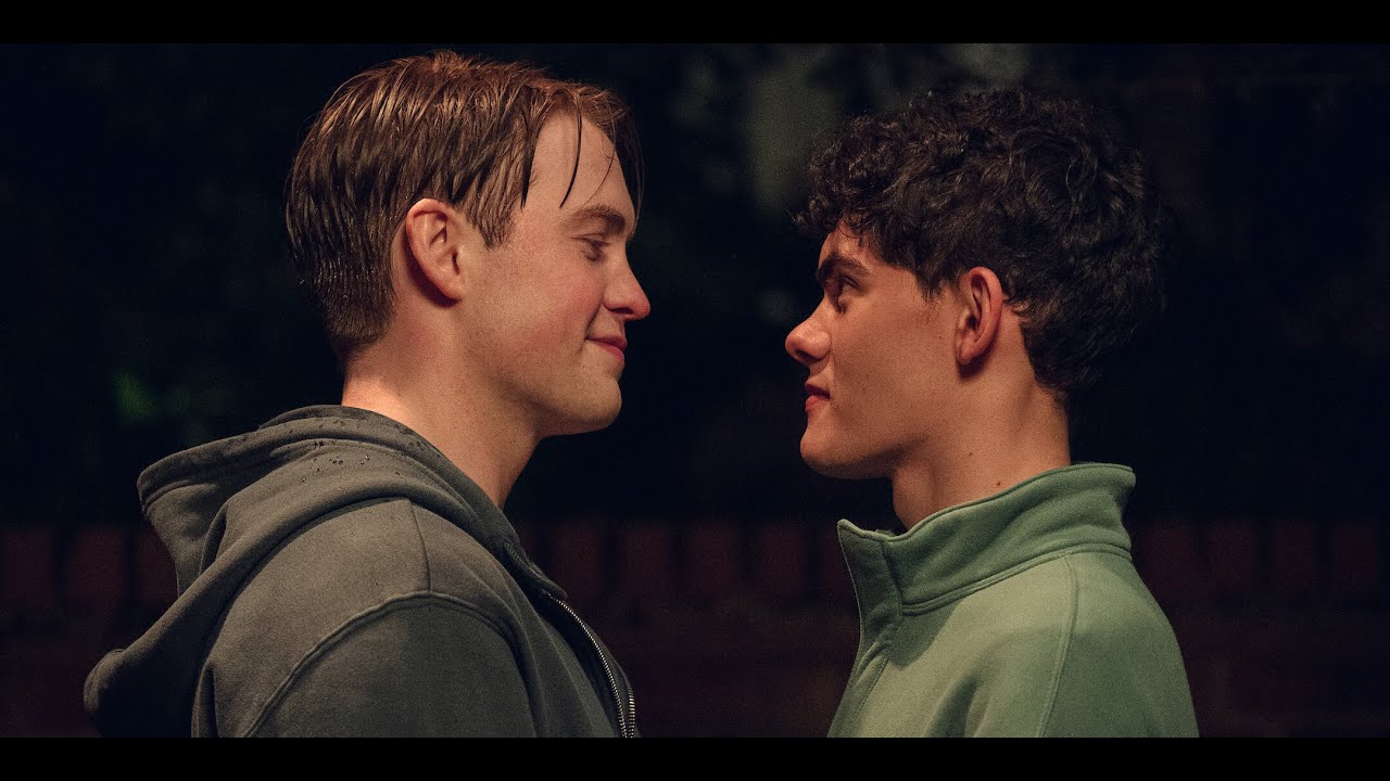*SPOILERS* Nick Chases After Charlie And Says To Him "I Love You Too" - Heartstopper S03E01