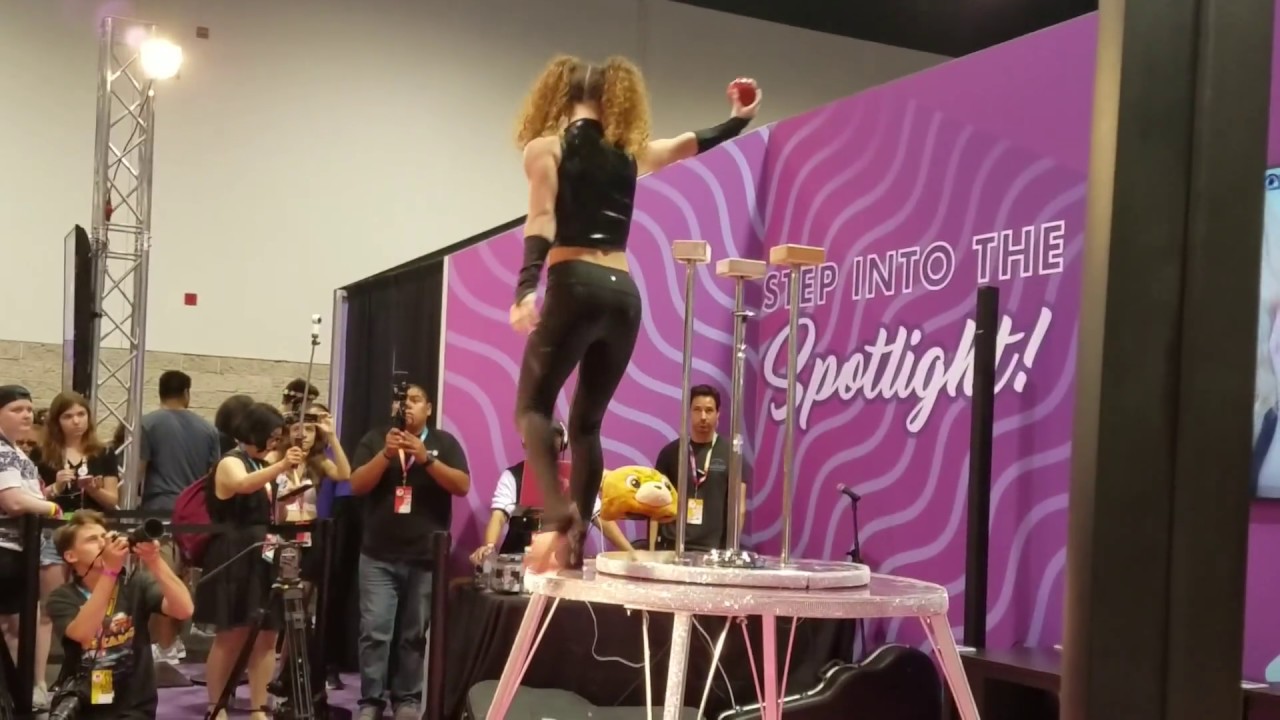 Sofie dossi at VidCon 2017
