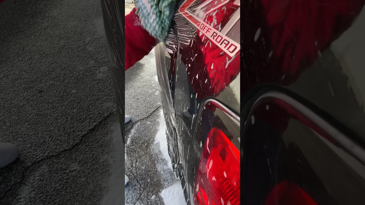 Up close and personal with our Maxshine Chenille Wash Mitt!! 