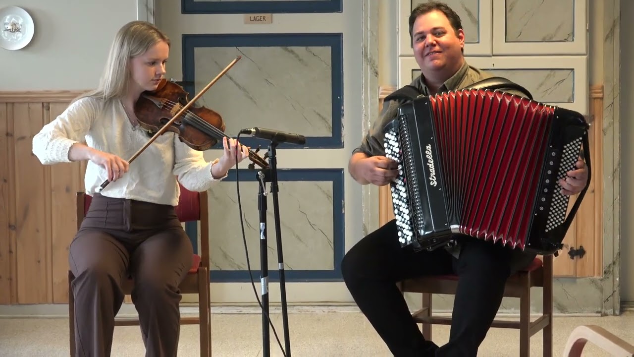 SMS-vals av Ragna Valde Sletten & Vegard Hansen.