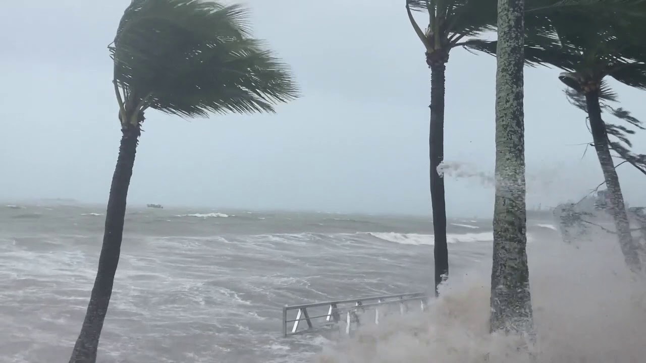 Dépression tropicale Lucas : déjà des dégâts et une mer démontée avant l'alerte 2