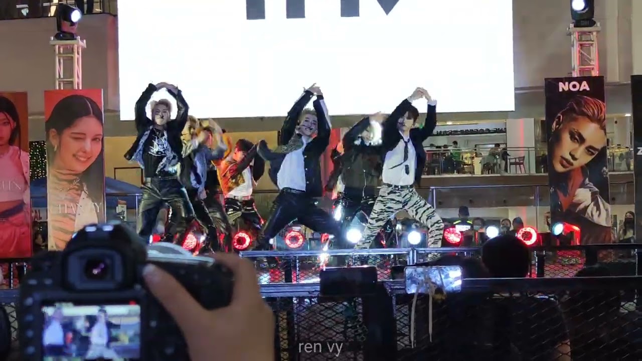 [4K/60] TFN 티에프앤 - DRACULA 221113 Ayala Malls Glorietta 2 [직캠/FANCAM]