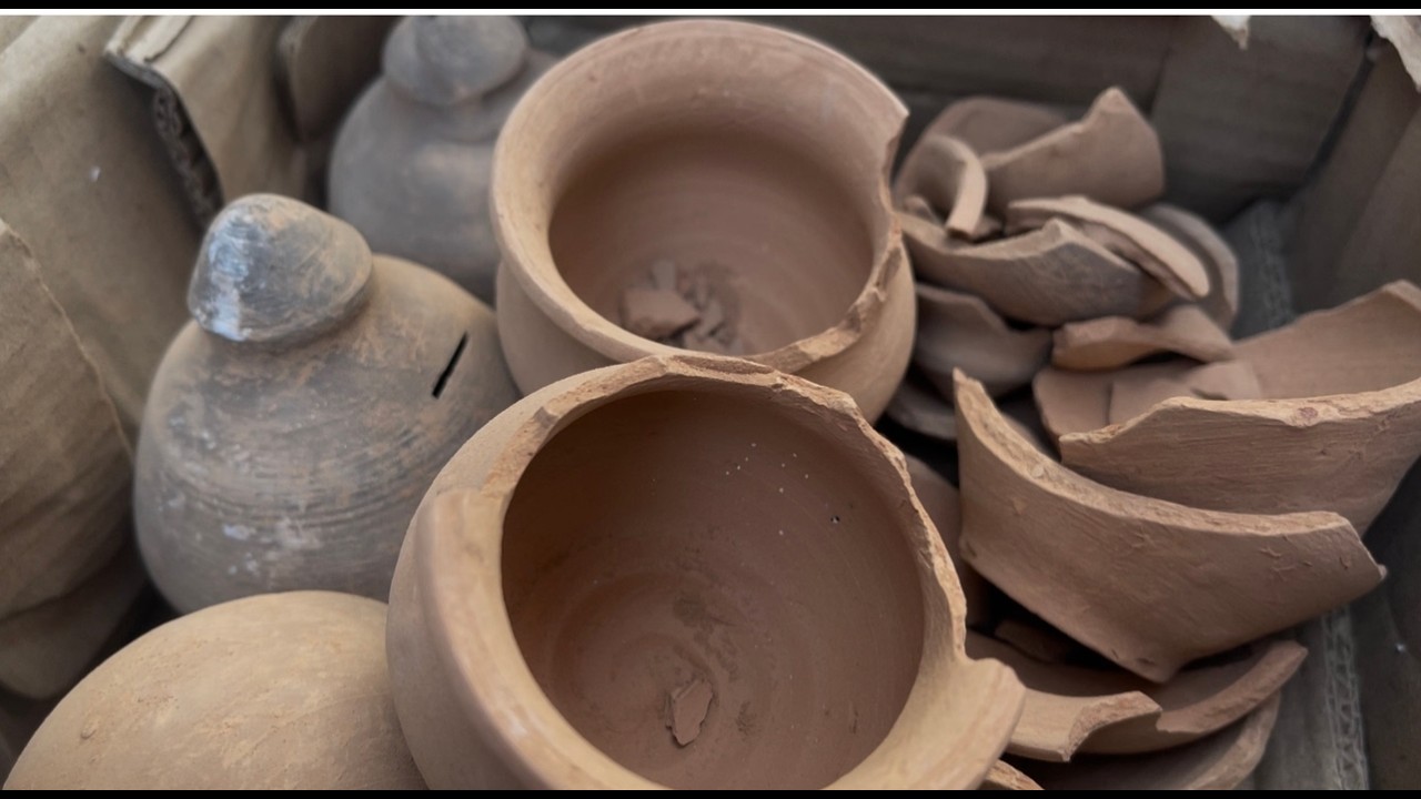 Clay pot parcel opening