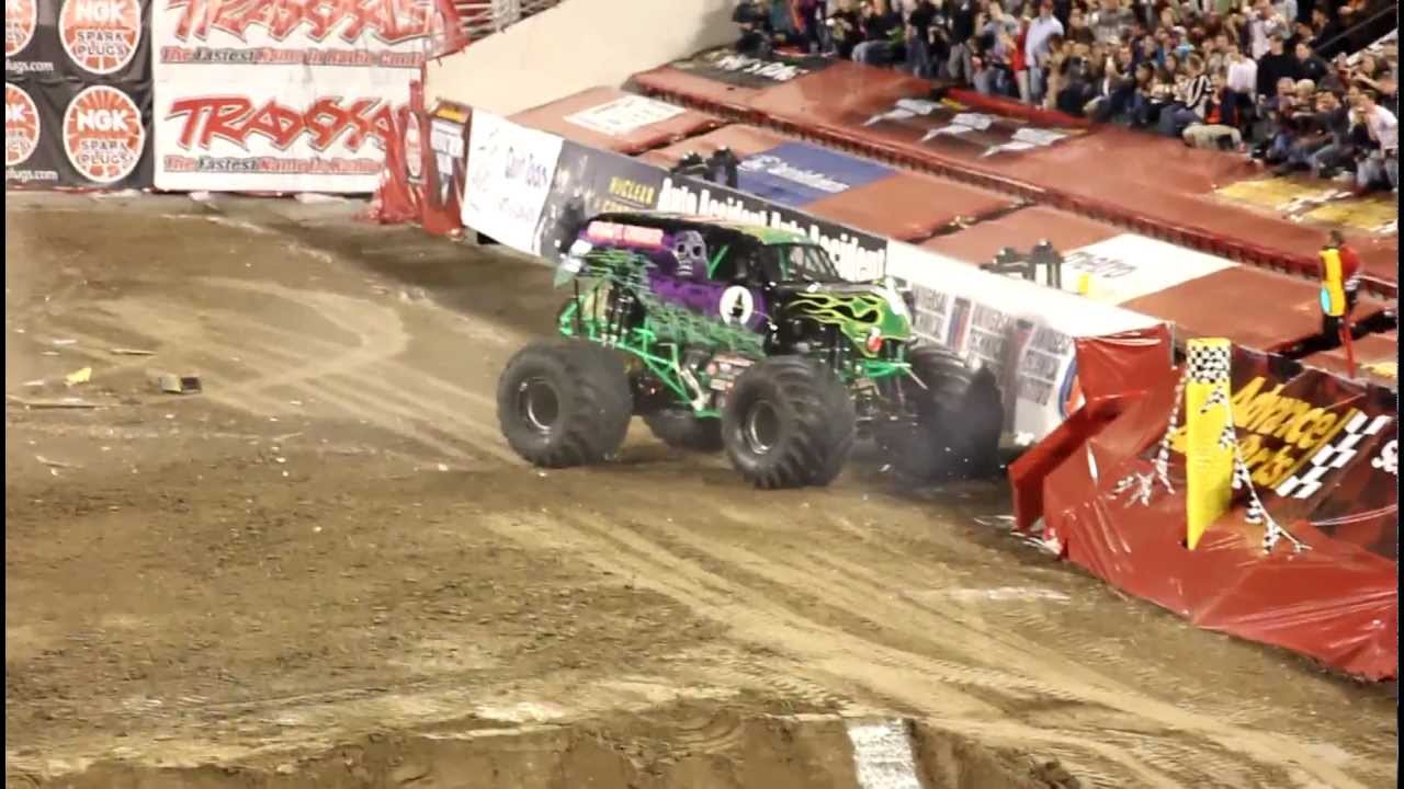 Monster Jam 2013 Orlando - Grave Digger Freestyle