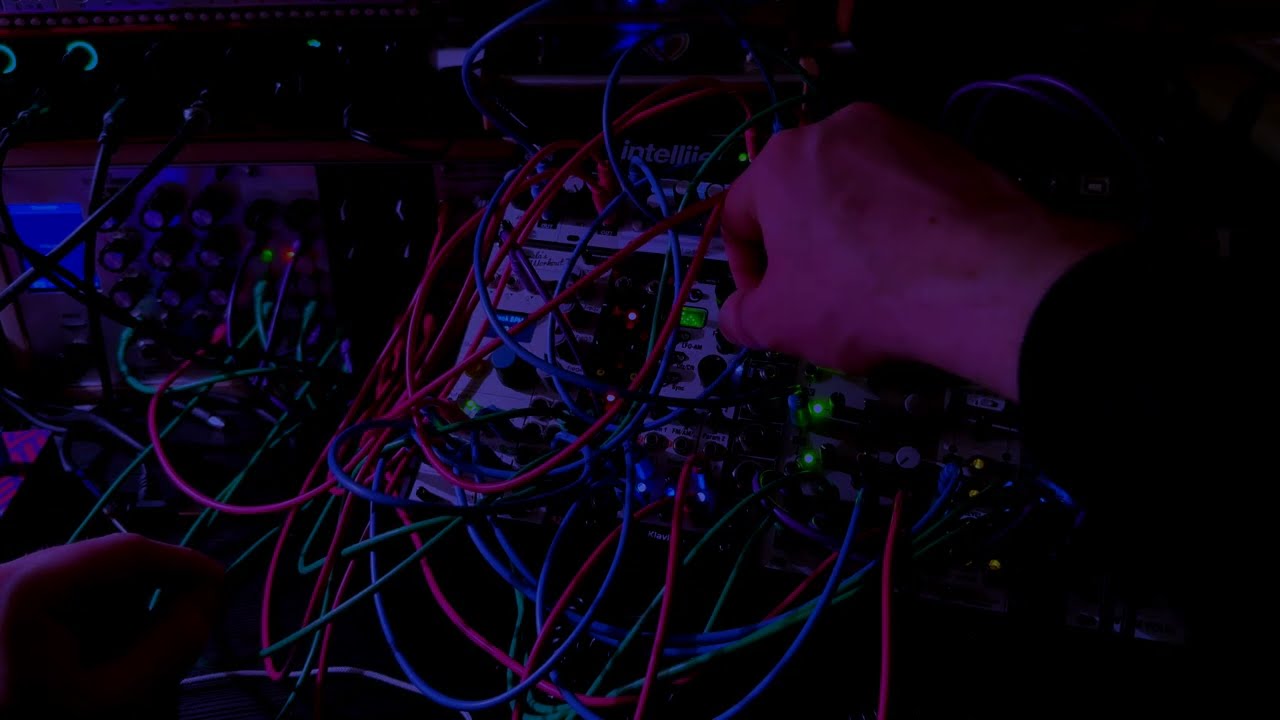 Modular Dark Room: Weeping Strings (ambient // eurorack // plaits // twin waves)