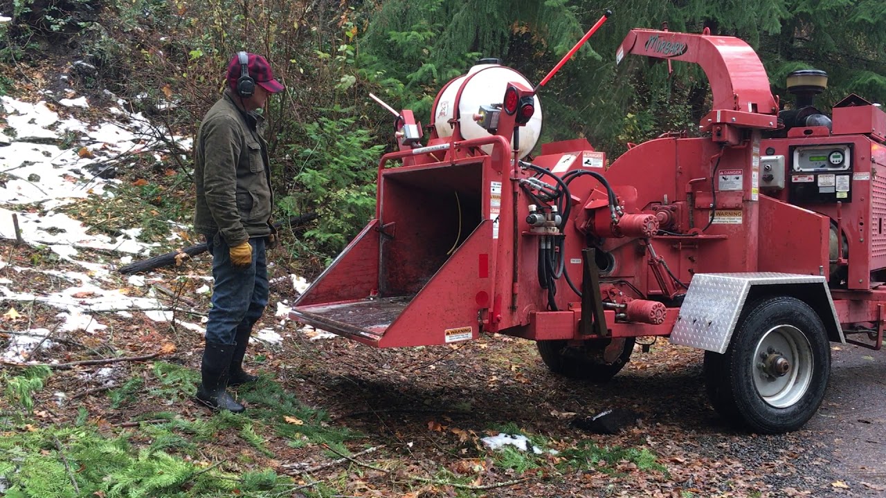 2009 Morbark Storm 12 chipper demo