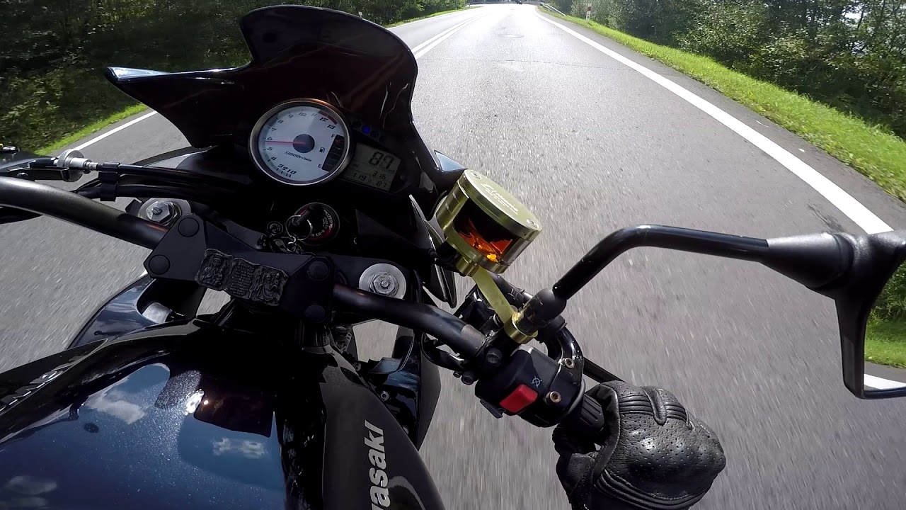 Kawasaki Z1000 vs Suzuki GSX-R 1000