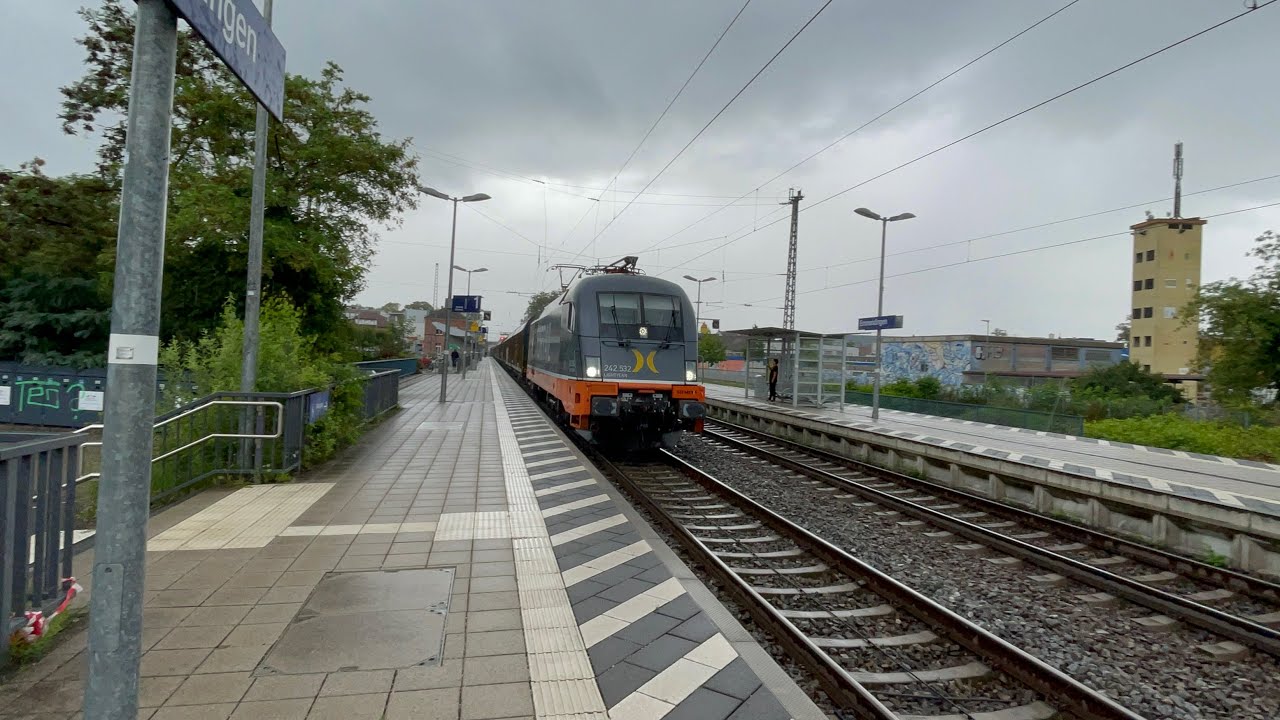 Tåg på Emmendingen Bahnhof (Tyskland)