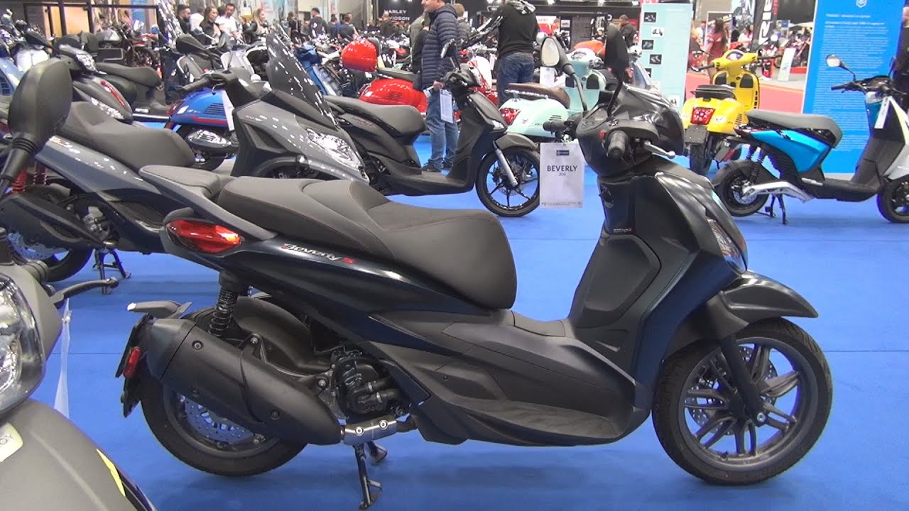Piaggio Beverly 300 (2022) Exterior and Interior
