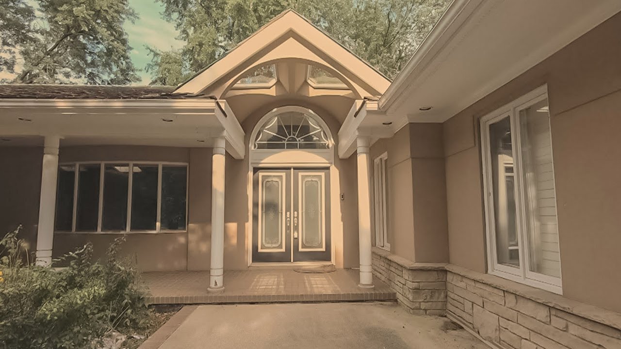 Abandoned Open Concept Mansion (ONLY 20 YEARS OLD!)