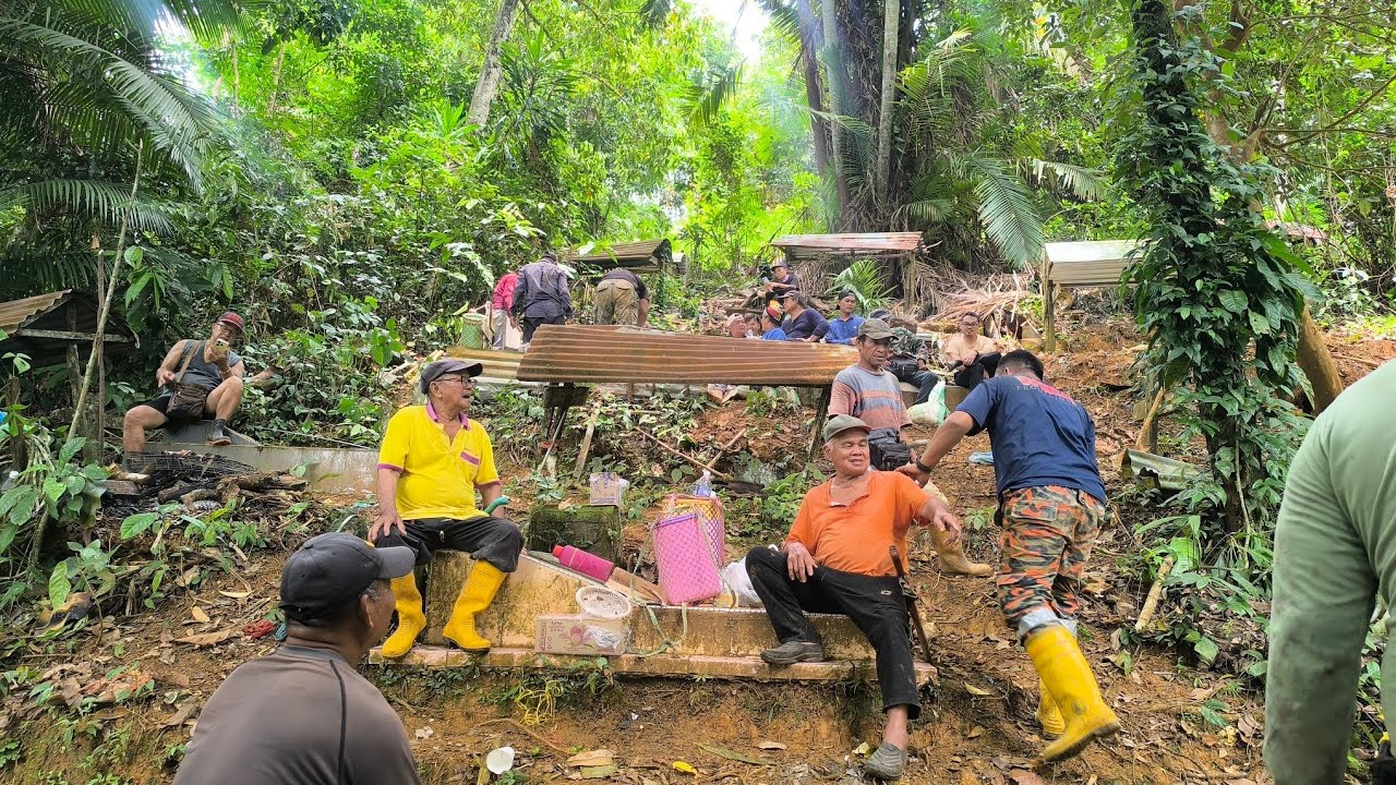 Nyemin Kubul Akik Mit Atas Bukit Lidong//Kerjasama Penduduk Kampong Tungkah Dayak Setidi Memat
