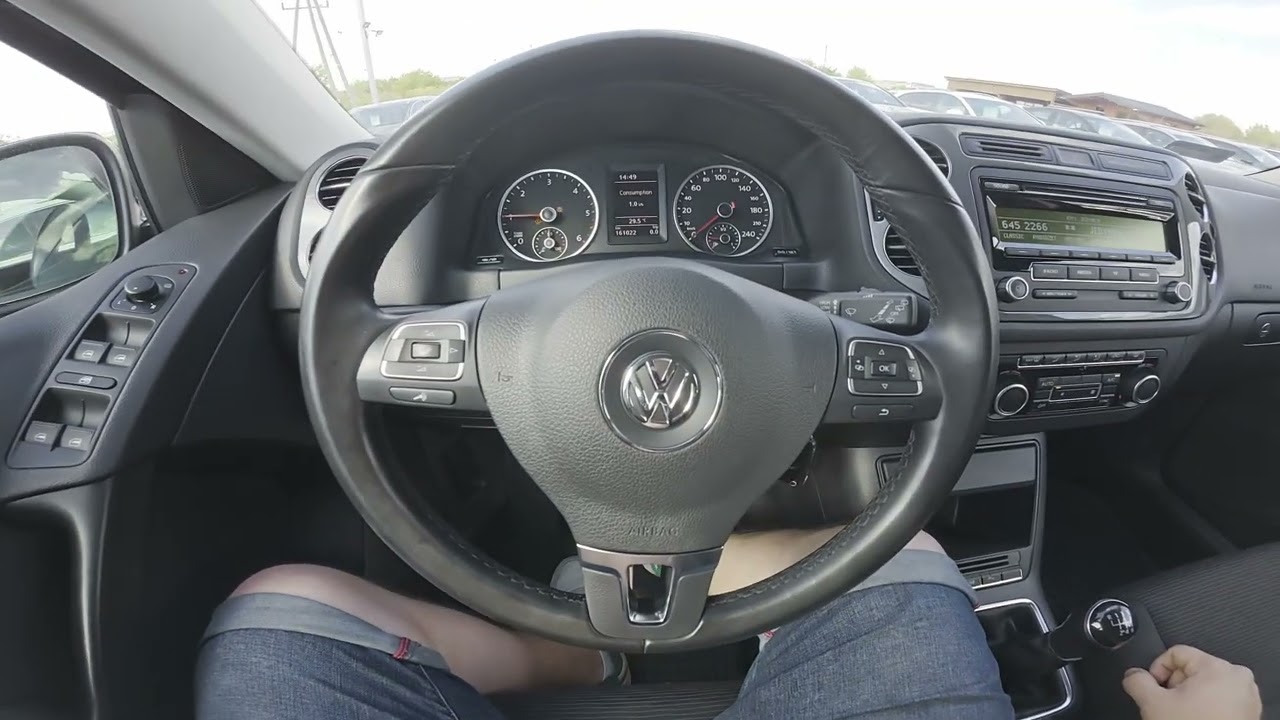 Volkswagen Tiguan I (2007-2016) &ndash; How to Activate Parking Brake
