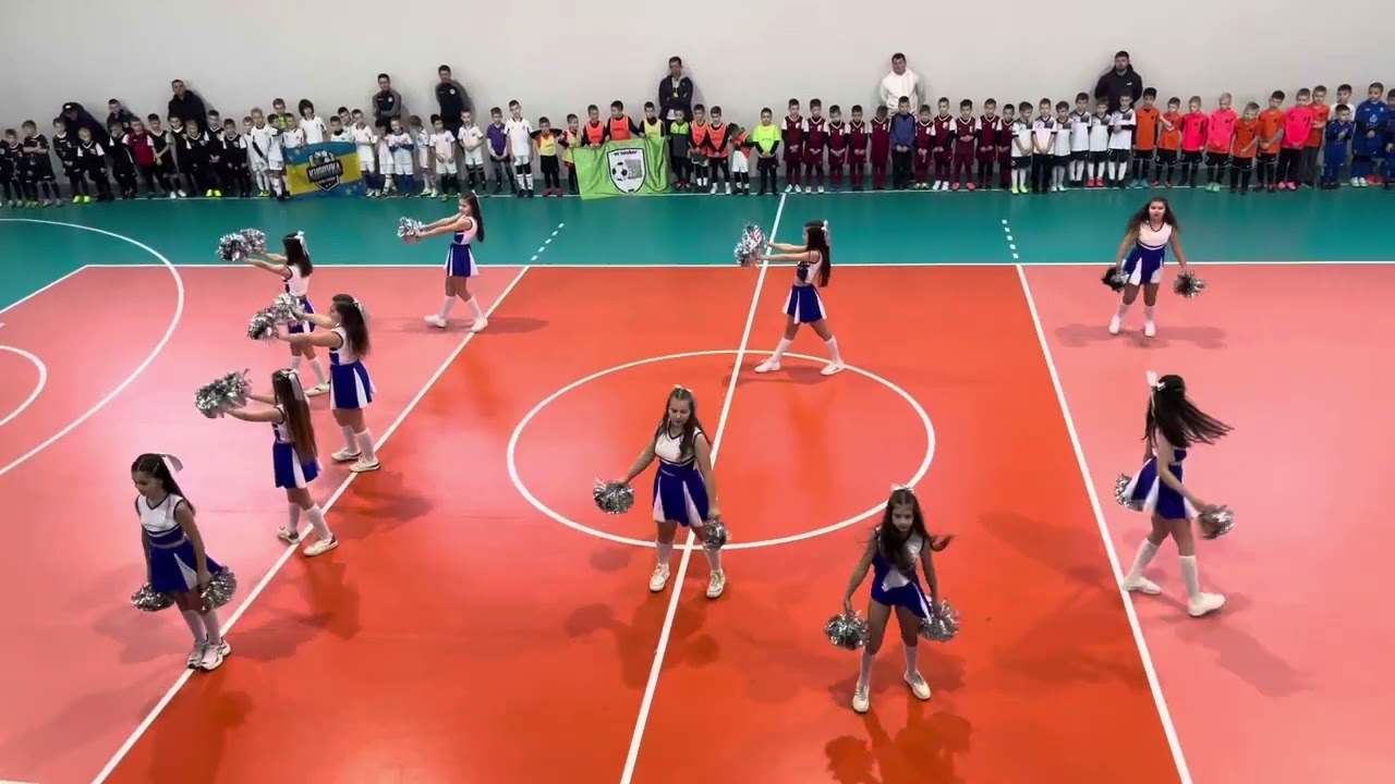 Cheerleading на дитячому турнірі з футболу