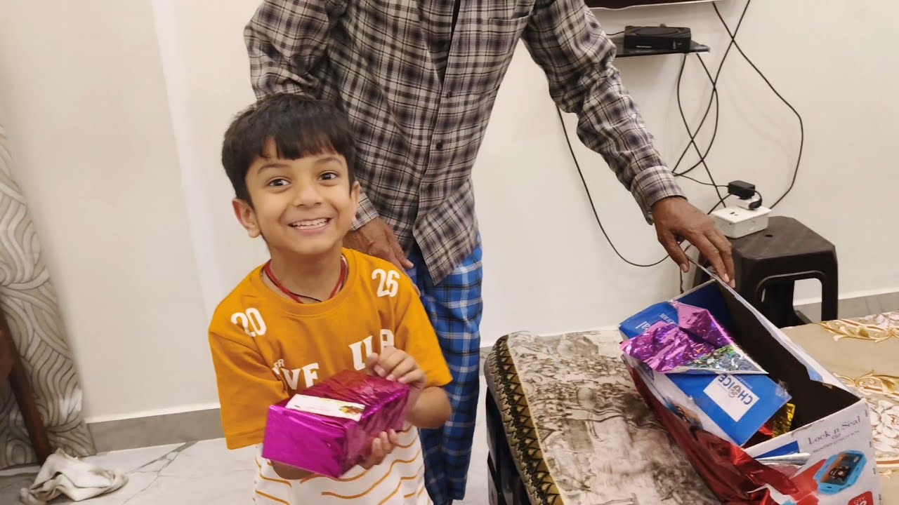 Mahi ko naya phone gift  diya ❤️