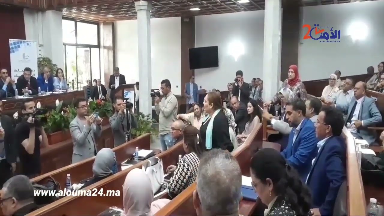 فوضى خلال دورة مجلس مدينة الدار البيضاء وحيكر للعمدة: 