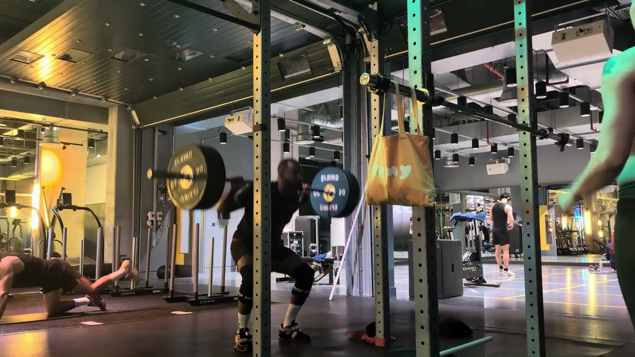 Day 3/4 Squats set 2/2 x 8 reps 140kg 