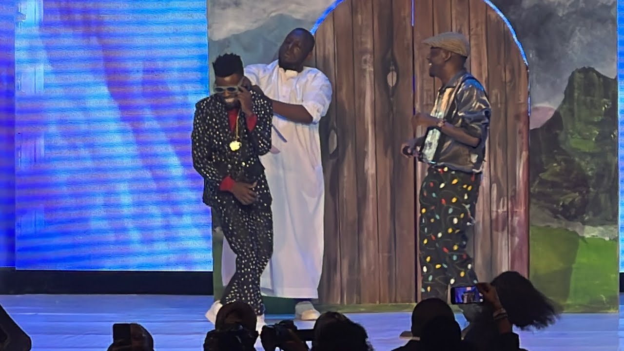 Pastor Wilson Bugembe aleese H.E Bobi Wine ne Kasuku Live ku Concert ye Ku Serena Hotel, Amooti 