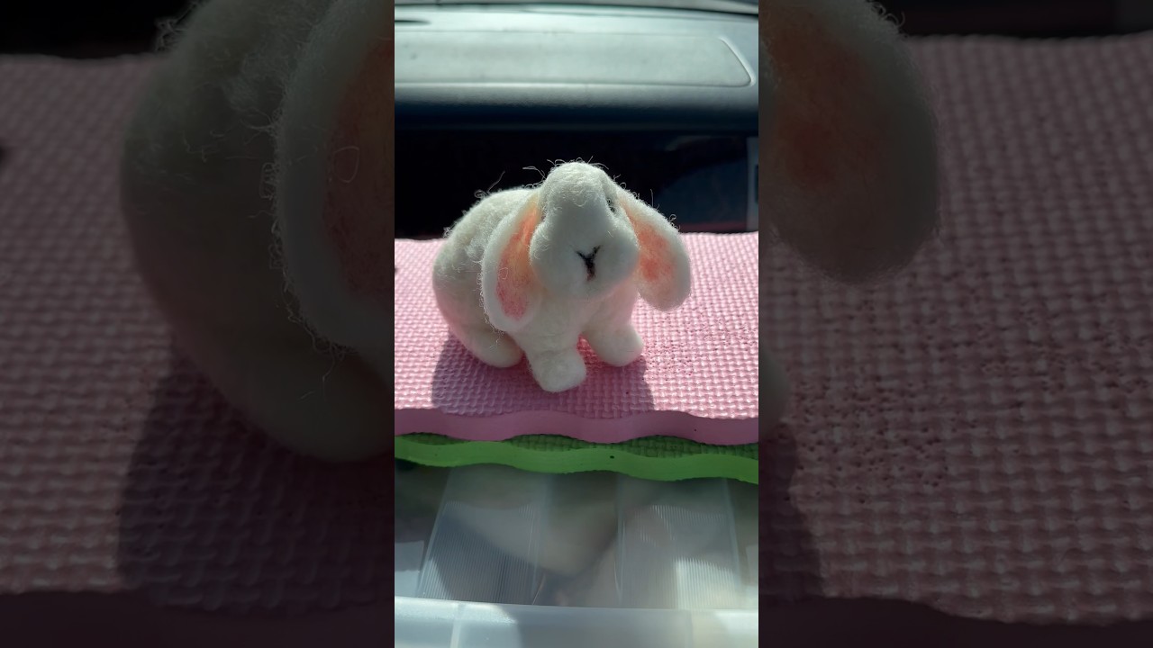 🐇 Needle felted bunny just in time for Easter #felt #needlefelt #felting #needlefelting