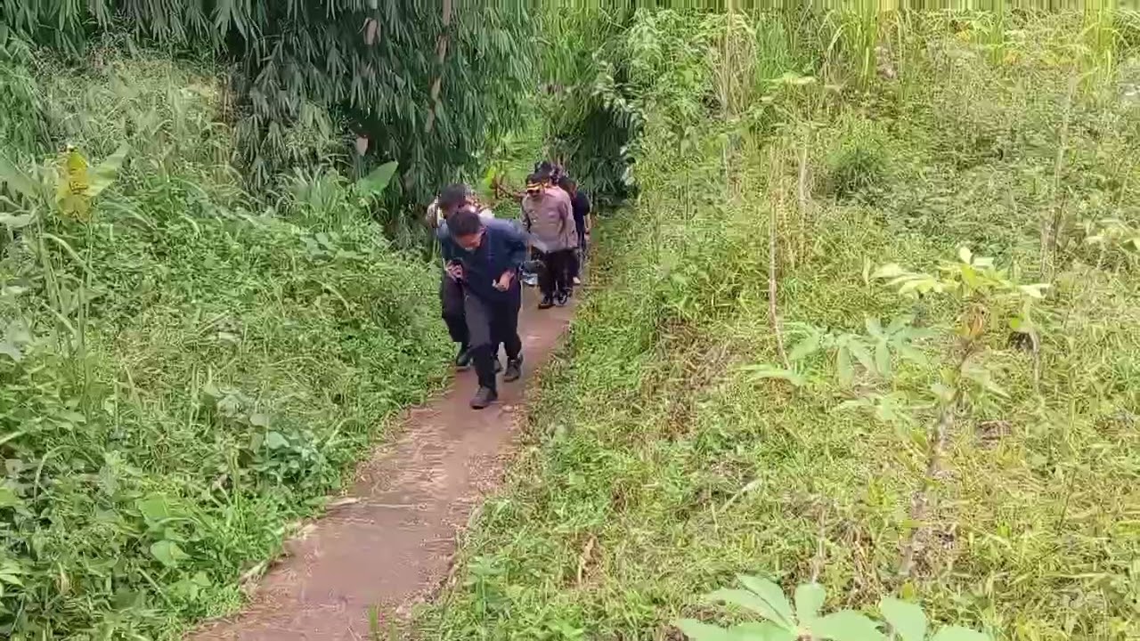 Kades dan kapolres sukabumi kota lihat jembatan gantung