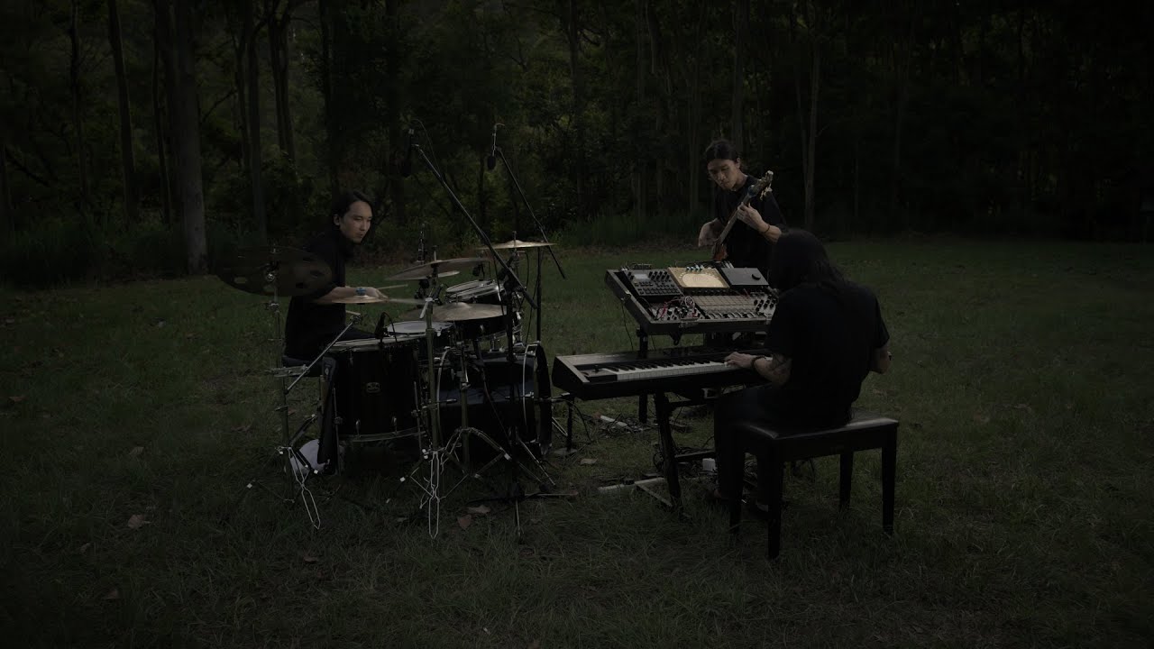 Loisey - Ballet at the Funeral (Live Session) feat. Maka & Gill Mok