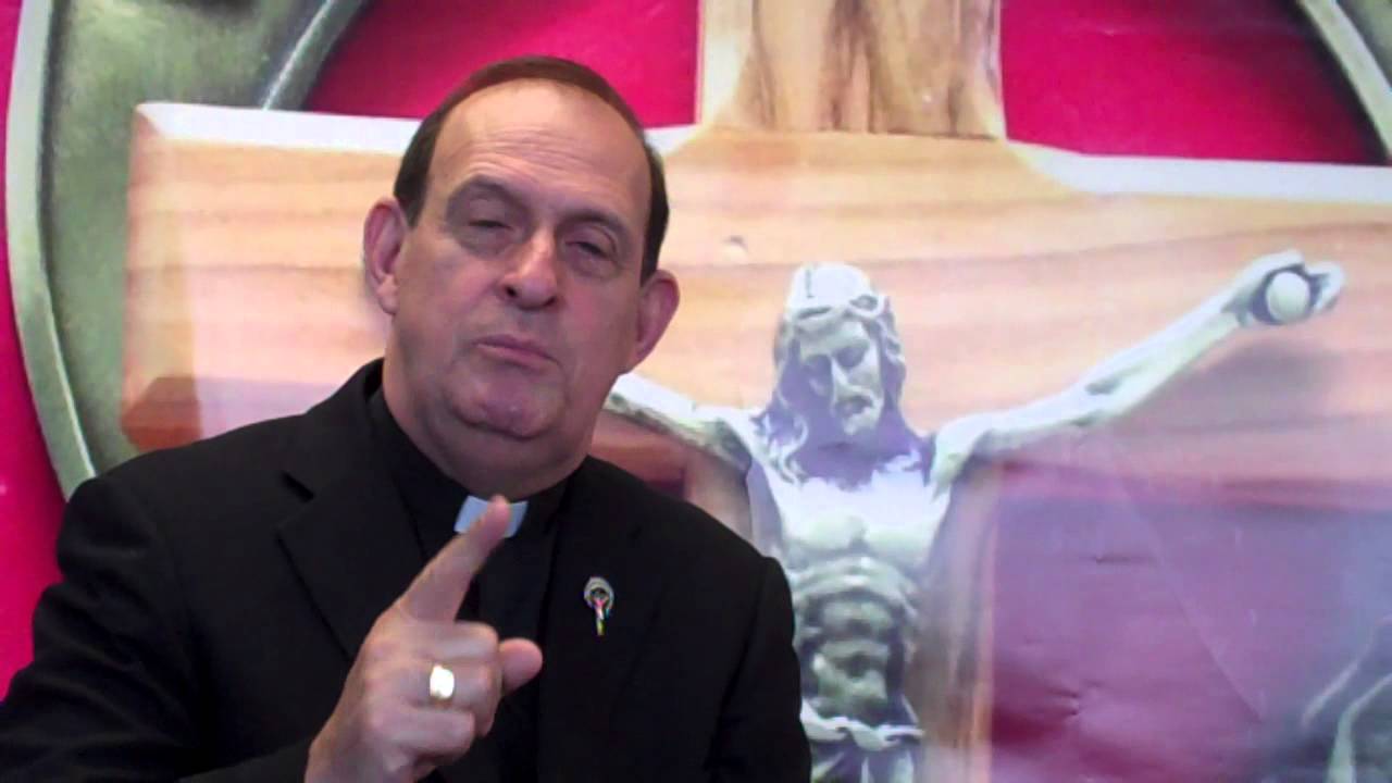 Padre José E. Hoyos - 
