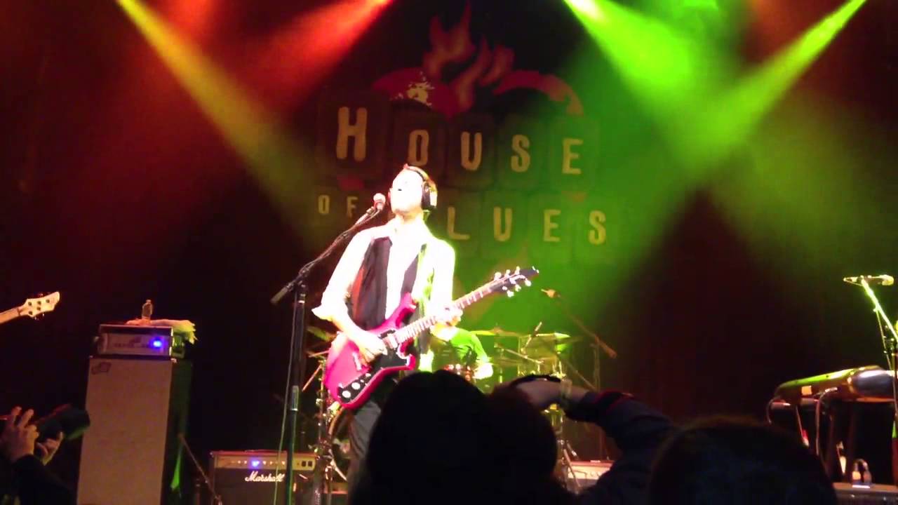 Paul Gilbert - Vibrato (Live)