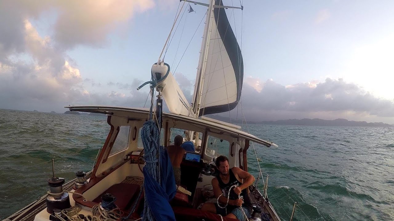 Sinking While Sailing To Panama And Getting Hauled Out (DJs Dives)