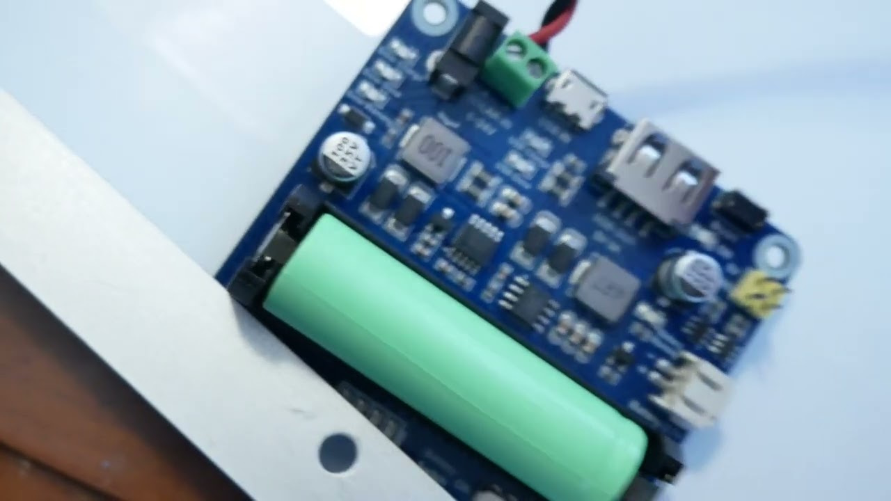 Waveshare 6-24V solar power manager w/10watt 12V panel