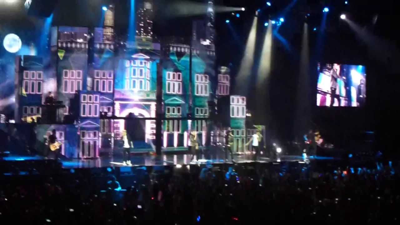 One Direction TMH tour - Intro + Up All Night HD Ziggo Dome Amsterdam 3/5/13
