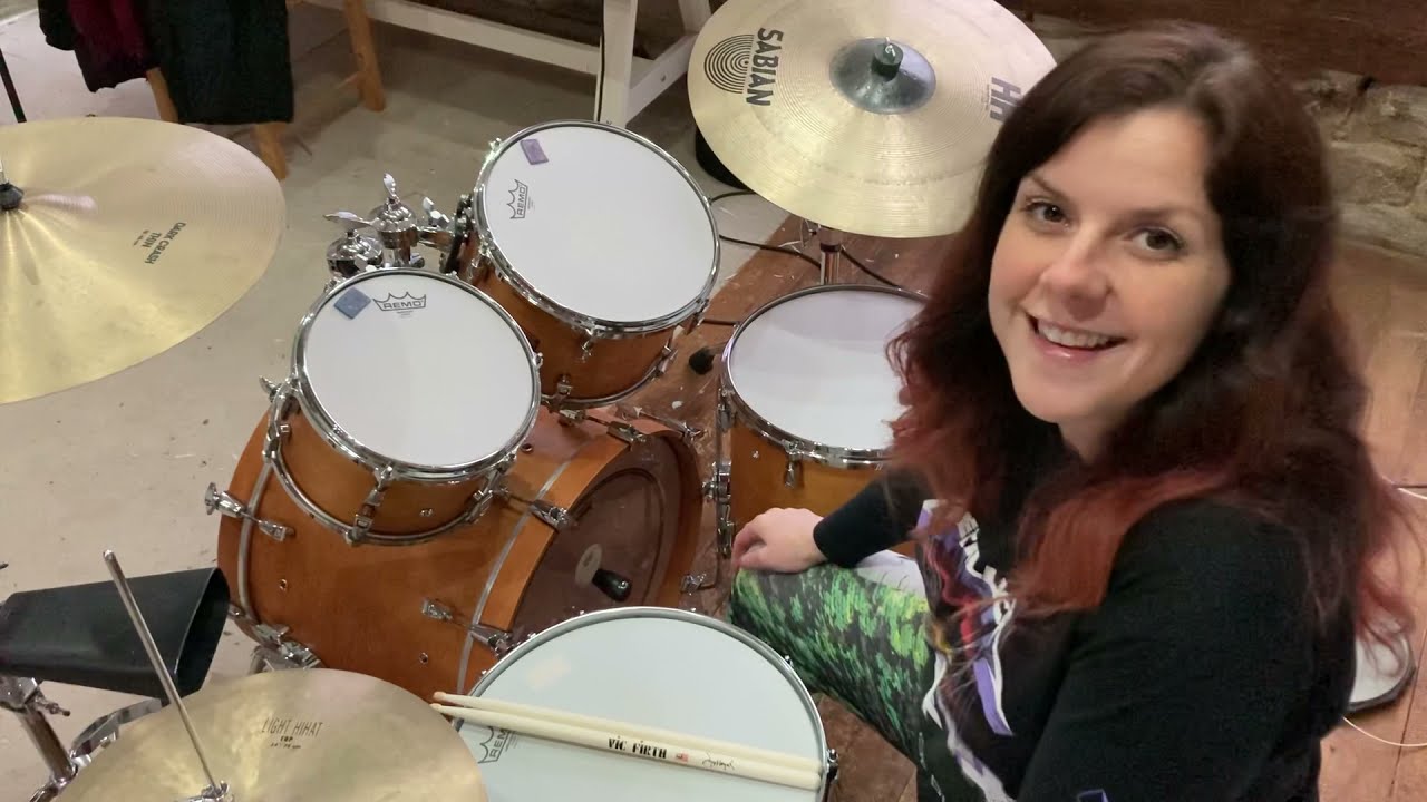 DRUM KIT (for beginners) - Lesson 3 - simple disco beat (and variation)