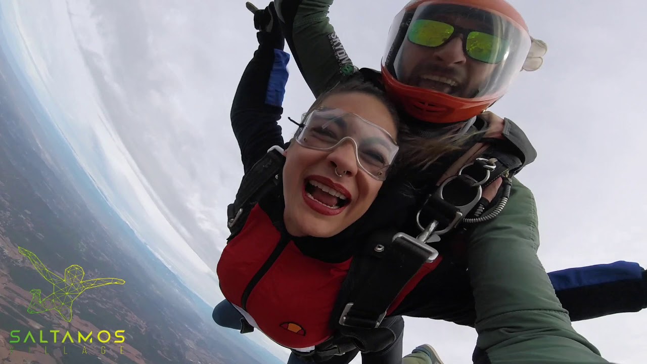 SALTO A 4000 METROS DE ALTURA A 200KM/H