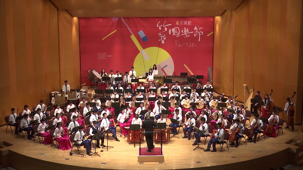 安可曲《金蛇狂舞》指揮/任燕平