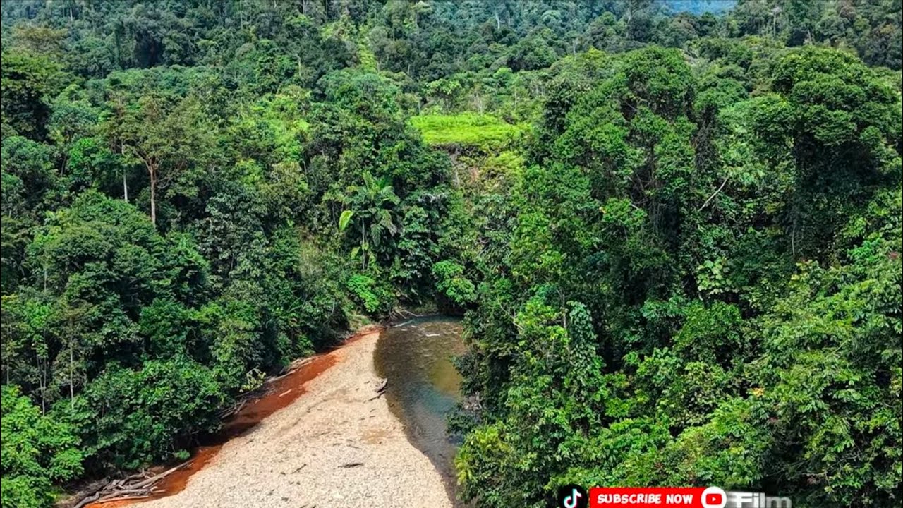 Menikmati pemandangan hulu sungai mengiong balleh kapit