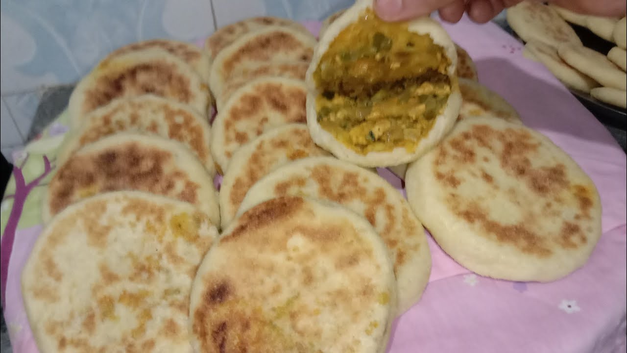 ميني بطبوط معمر خفيف جدا بحشوة لذيذة بزاااف😋😋 تقدري تحضريه بأبسط المكونات وكايجيوني لذاذ بزااف 🥰