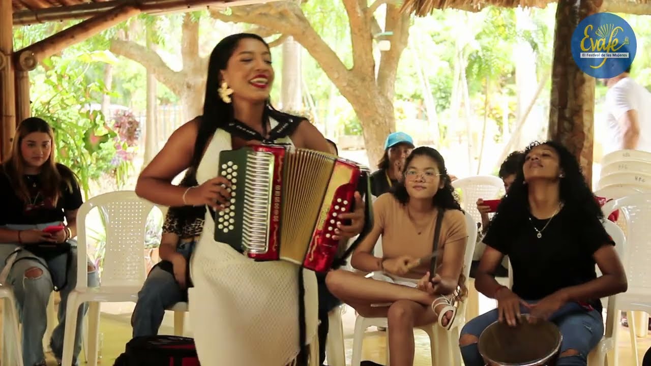 Wendy Corzo la Soberana del Acordeón demuestra como se toca en una parranda vallenata de verdad.