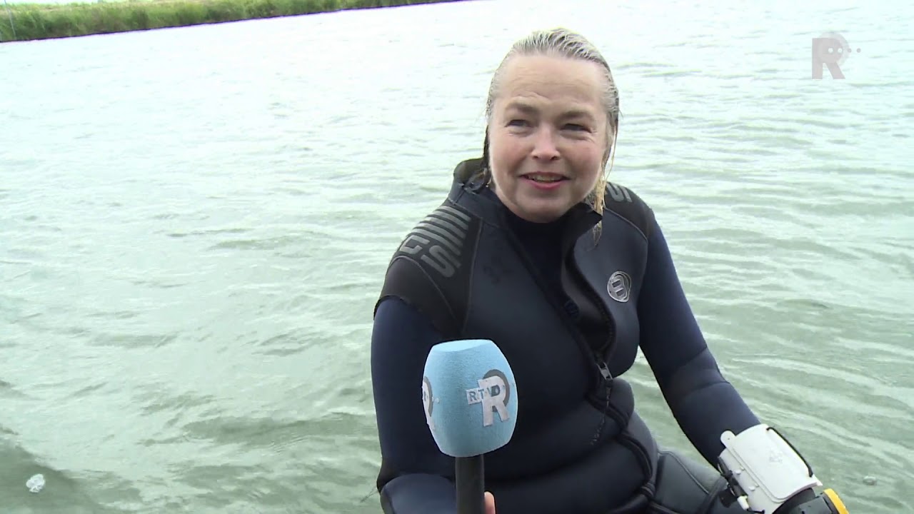 Duikers maken onderwaterbeelden in Haringvliet