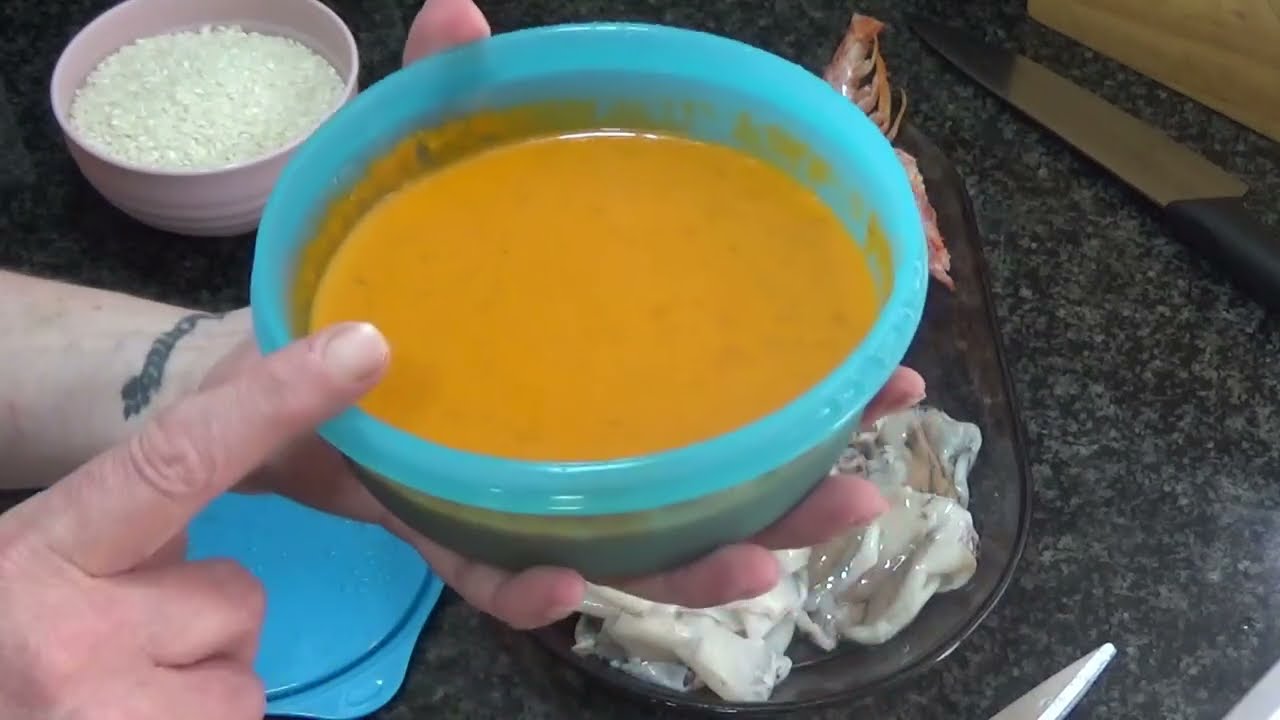 Como limpiar una sepia para hacer el arroz 🥘 hecho a la le&ntilde;a con mi sofrito b&aacute;sico!