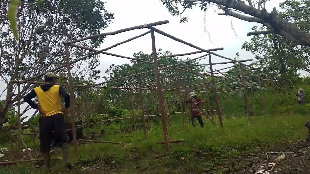 ROYONGAN GUYUP RUKUN MEMBUAT TIANG PEMBIBITAN SEMANGAT