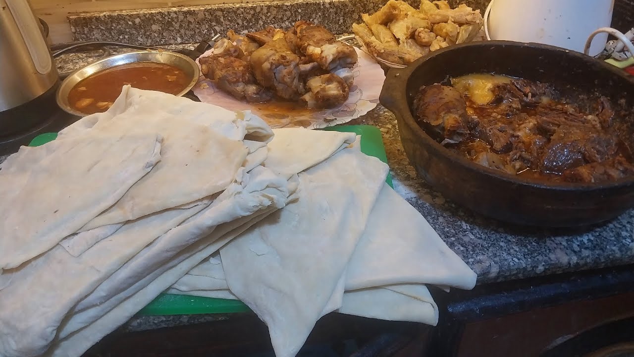 الاكل الصعيدي علي اصوله😜كرنب  دبداب وكوارع😜 ولحمه 😘ضاني خيال 😘