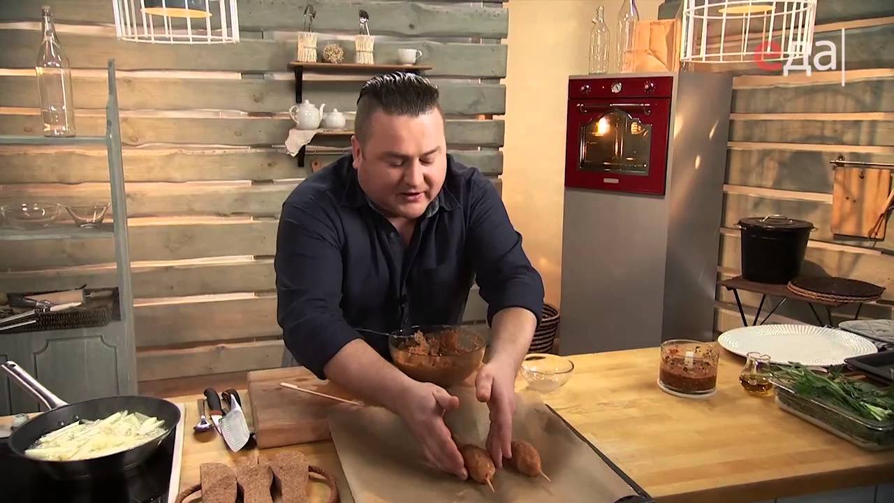 Люля-кебаб с аджикой и картофельной соломкой