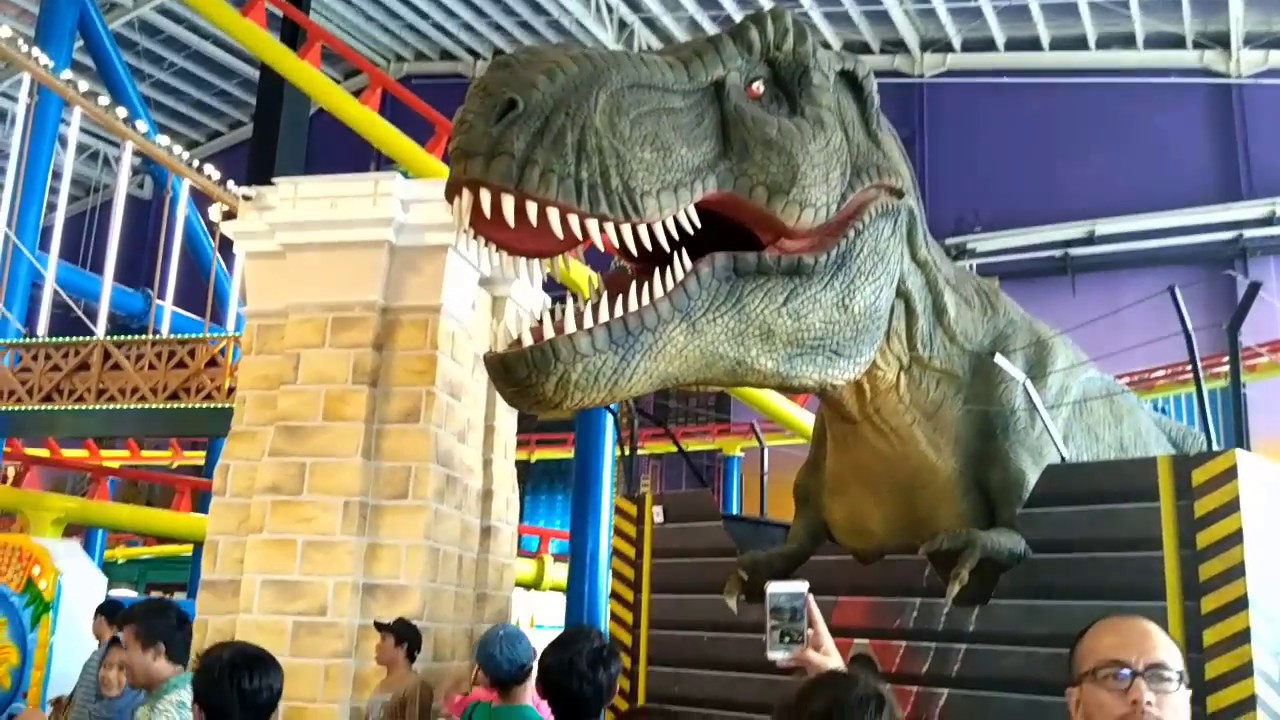 Transmart Bintaro Graha Raya Roller Coaster dan Dinosaurus