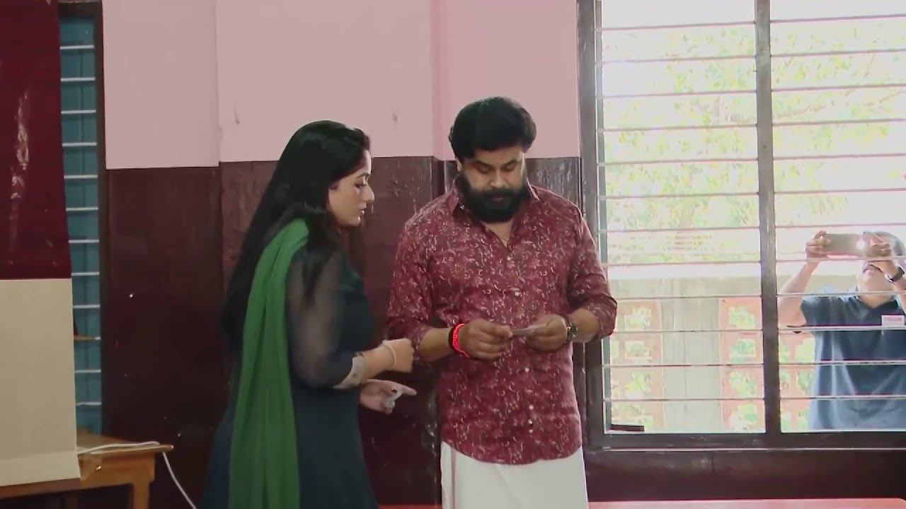 വോട്ട് രേഖപ്പെടുത്തി ദിലീപും കാവ്യ മാധവനും | Dileep | Kavya Madhavan