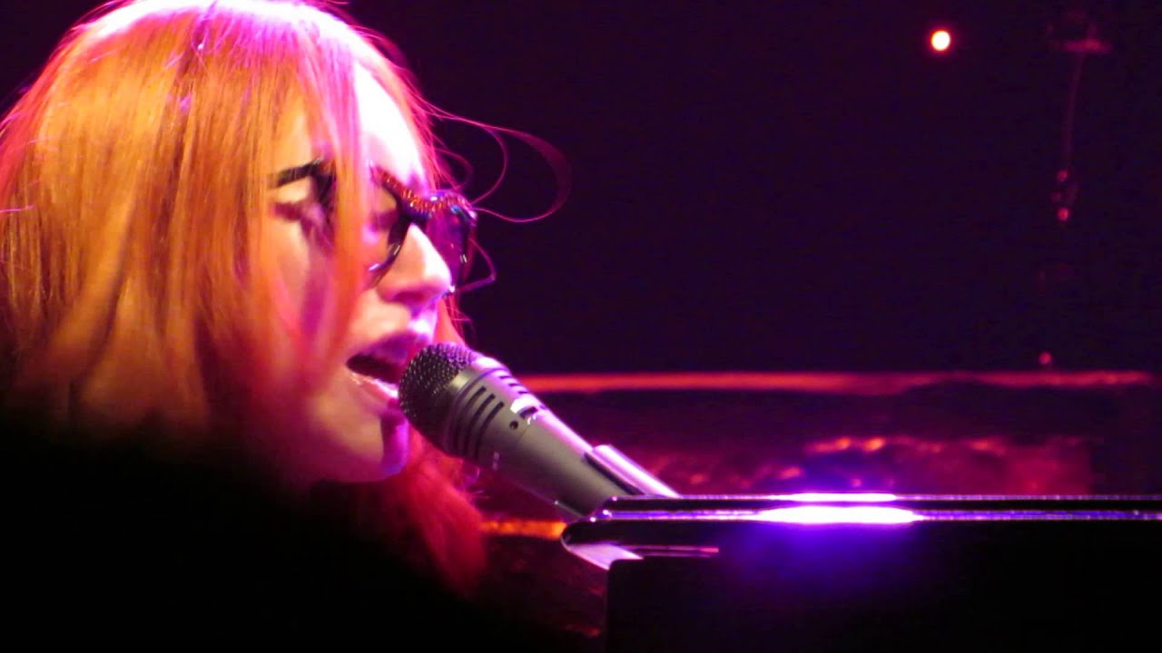 Tori Amos Rotterdam May 26th  2014 Fire on the side