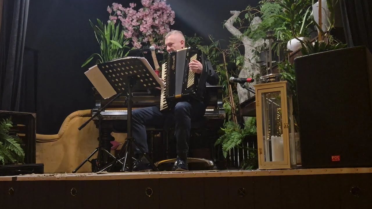 Hernando's Hideaway (1954), Richard Adler, Jerry Ross; opr. T. Łukaszczyk -  gra Tomasz Łukaszczyk