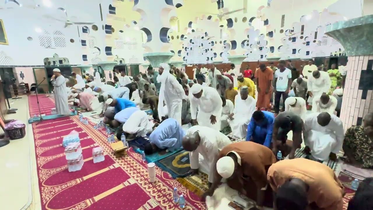 Dans le silence de la nuit, le Tahajjud rapproche d'Allah et la lumière de la foi éclaire les coeurs