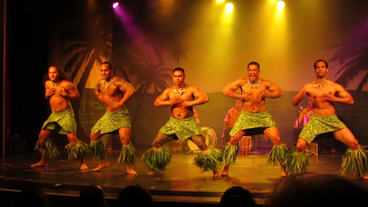 Hot Samoan Slap Dance by Men on NCL Pride of America